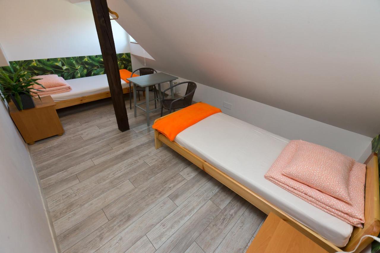 Easy Rider Hostel Вроцлав Екстер'єр фото